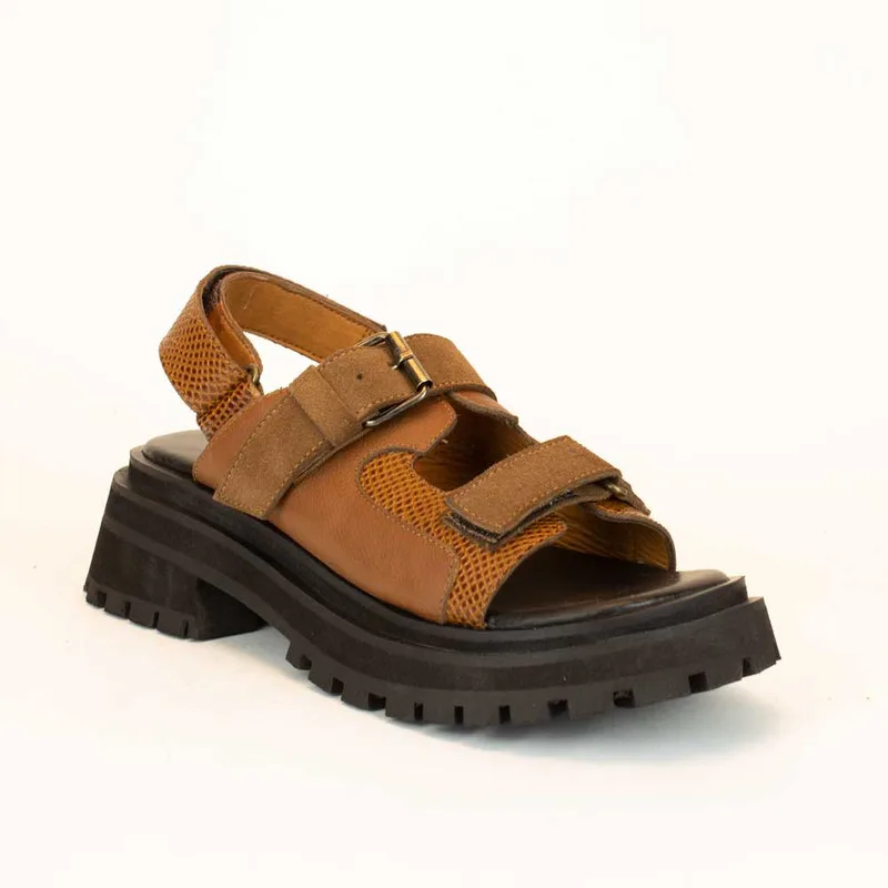 titulo del producto Sandalia Agua de Coco Cuero Halo Marrón