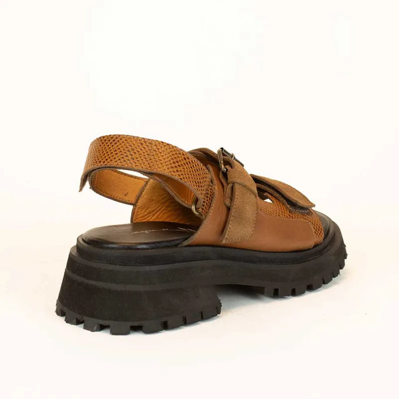 titulo del producto Sandalia Agua de Coco Cuero Halo Marrón