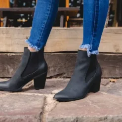 titulo del producto Botín Agua de Coco Lia Negro