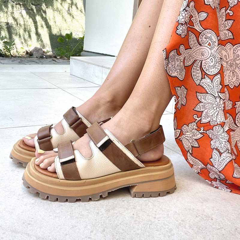 titulo del producto Sandalia Agua de Coco Cuero Falon